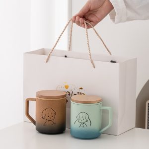 Ceramic custom logo engraved couple mugs, a pair of lover-style water cups, coffee cups with lids.