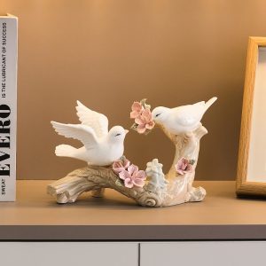 Modern minimalist ceramic bird ornament, suitable for home living room, wine cabinet, and European-style room decor, tabletop or entrance decoration.